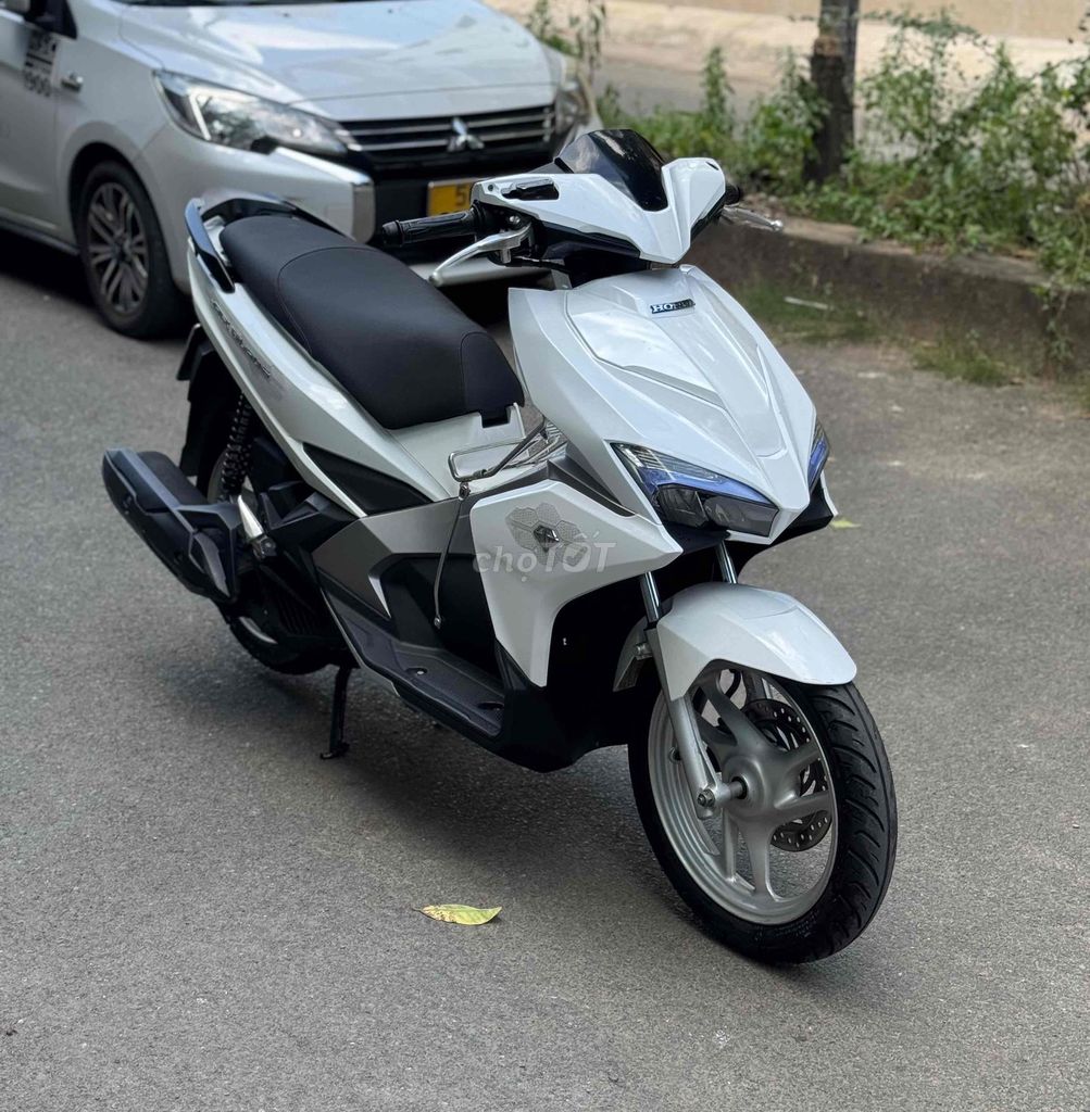 Honda Air Blade 125 moden 2018 Trắng khoá smkey. Mua bán Xe máy tại Quận Gò Vấp Tp Hồ Chí Minh được đăng bởi CHXM 86 chuyên bán xe trả góp hình 3