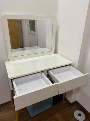 Bàn trang điểm gỗ sơn trắng tĩnh điện. Mua bán Bàn ghế tại Quận Tây Hồ Hà Nội được đăng bởi Hiền