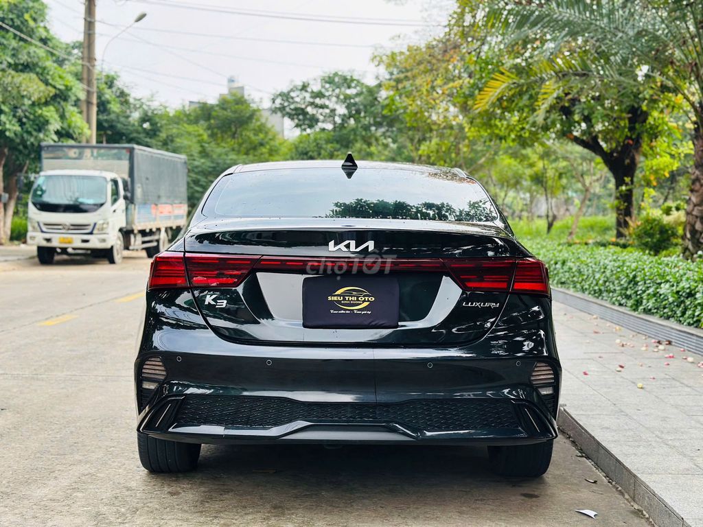 Kia K3 Luxury, черный, 5 мест