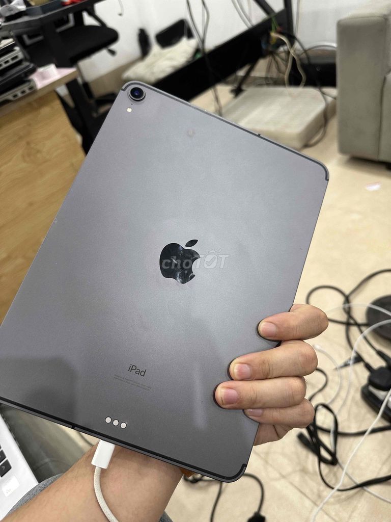 Apple iPad Pro 2018 64GB Xám lỗi Face ID. Mua bán Máy tính bảng tại Quận Cầu Giấy Hà Nội được đăng bởi TicoSmartphone hình 1