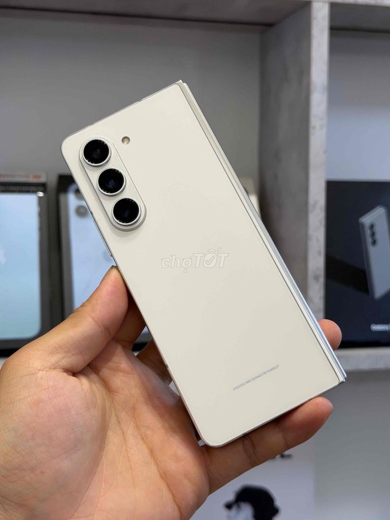 Samsung Zfold 5 256GB Trắng 2 sim. Mua bán Điện thoại tại Quận 3 Tp Hồ Chí Minh được đăng bởi Trịnh Quang Linh hình 1