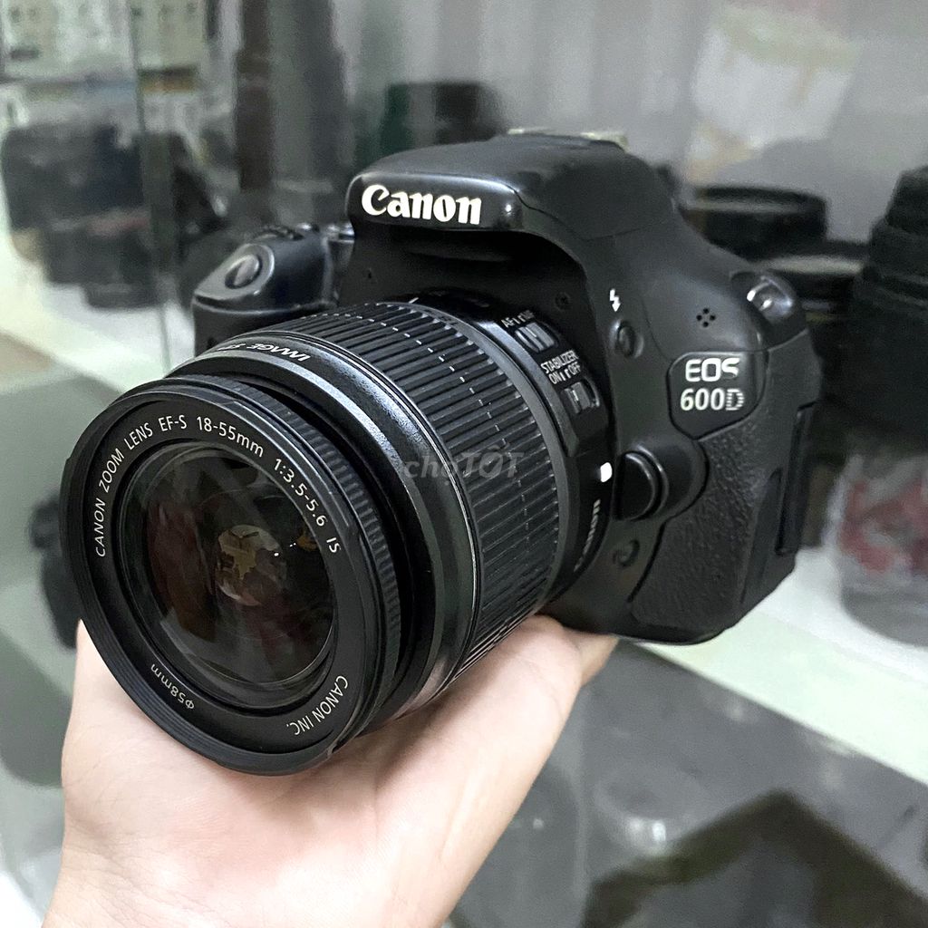 Canon 600D + Lens Kit 18-55mm F3.5-5.6 IS