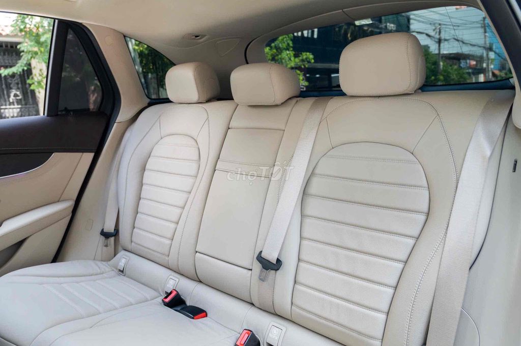 Mercedes GLC300 4MATIC - Model 2022 - Đen Kem. Mua bán Ô tô tại Quận 7 Tp Hồ Chí Minh được đăng bởi Thật Nguyễn LongAnh Auto hình 9
