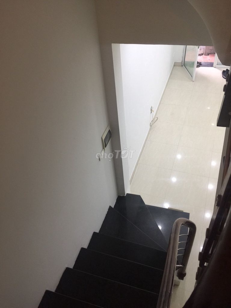 Аренда дома Динь Конг, Зяй Фонг, 30м², 4 этажа, 3 спальни