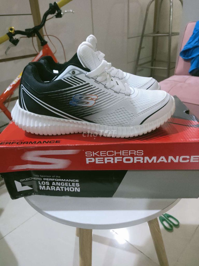 Giày thể thao Skechers chính hãng. Size 44