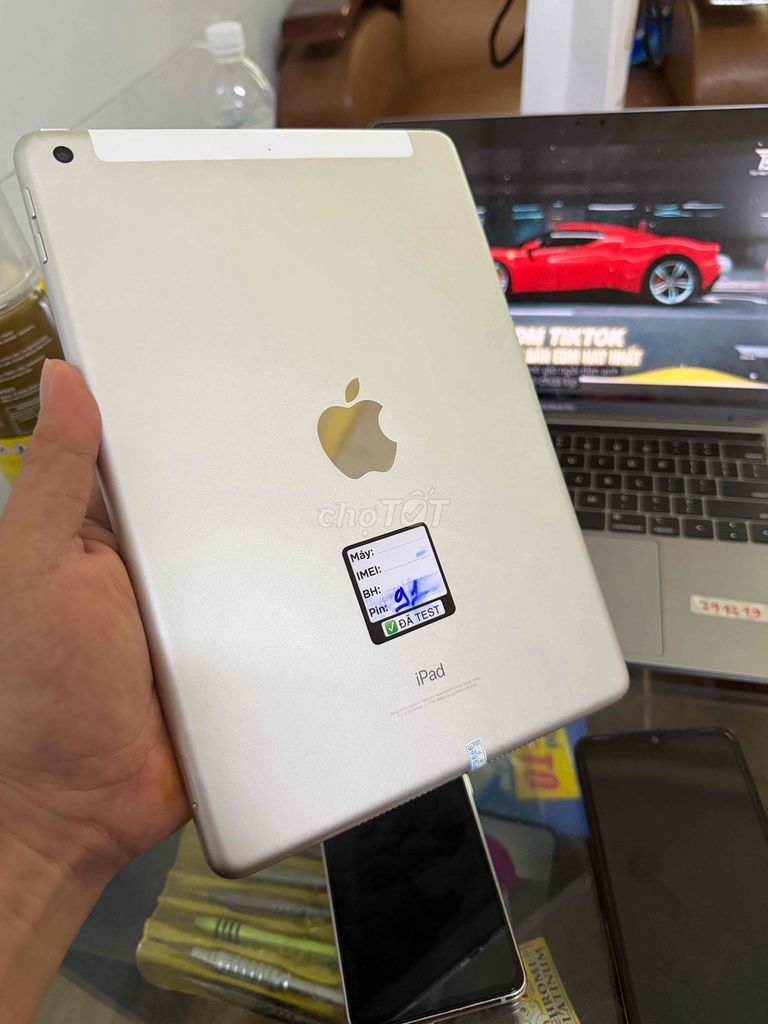 Apple iPad Gen 6 Wifi 32GB Bạc. Mua bán Máy tính bảng tại Huyện Đức Hòa Long An được đăng bởi Tuấn  hình 1