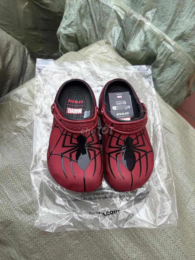 Dép Crocs Spider-Man Nhựa nhẹ Đỏ. Mua bán Giày dép tại Quận Hà Đông Hà Nội được đăng bởi Quang Minh Bùi hình 1