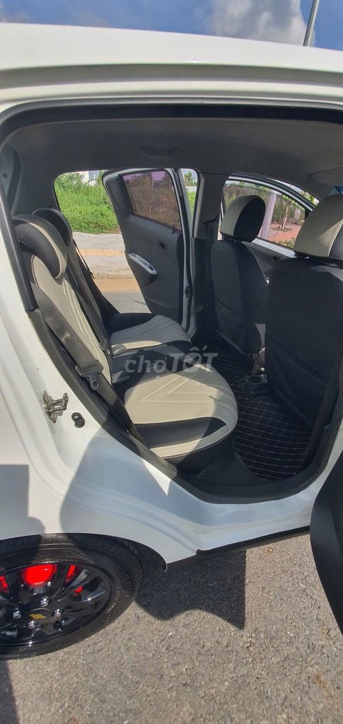 Chevrolet Spark 2017 màu trắng, máy 1.2, 5 chỗ.. Mua bán Ô tô tại Quận Ninh Kiều Cần Thơ được đăng bởi Nguyễn Tài hình 10