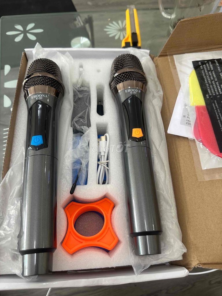 Bộ micro Karaoke không dây Hifi UHF pin sạc Lion. Mua bán Tivi, Âm thanh tại Quận Bình Thuỷ Cần Thơ được đăng bởi Lê Vũ Camera Solar hình 1