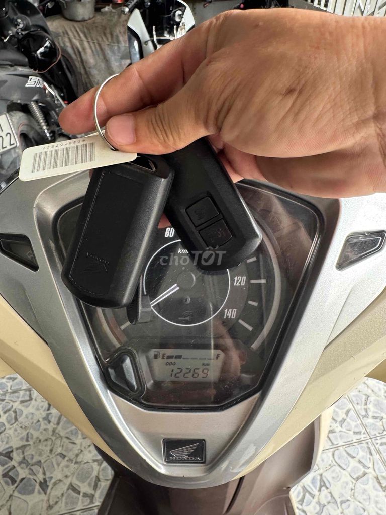 Honda Lead Đời 2018 Khoá Thông Minh. Mua bán Xe máy tại Thành phố Long Xuyên An Giang được đăng bởi Cửa Hàng Xe Minh Hạnh hình 4