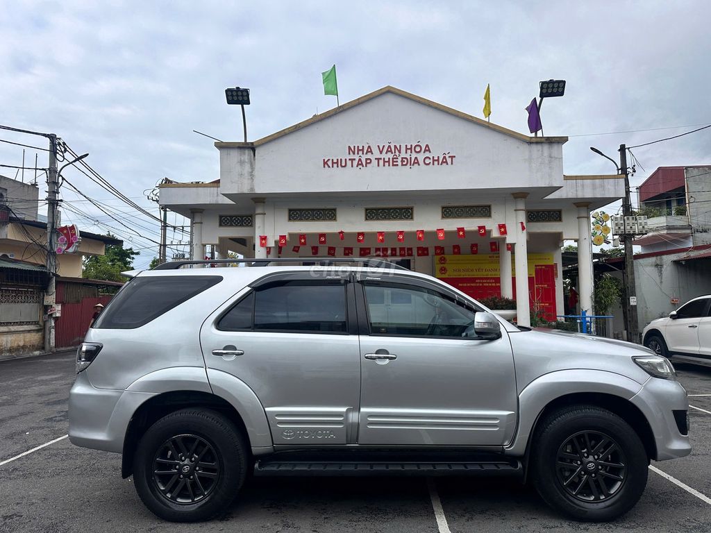 Toyota Fortuner 2015 photo 2