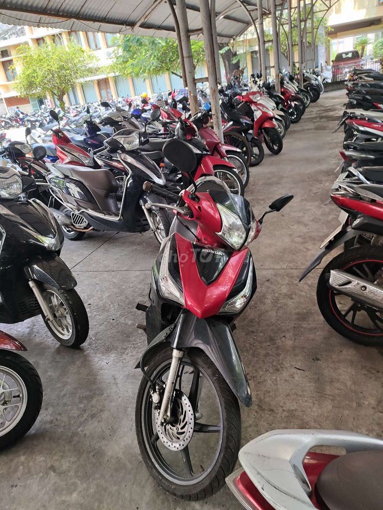 Honda Future FI 2014 bstp Red Black является владельцем компании.