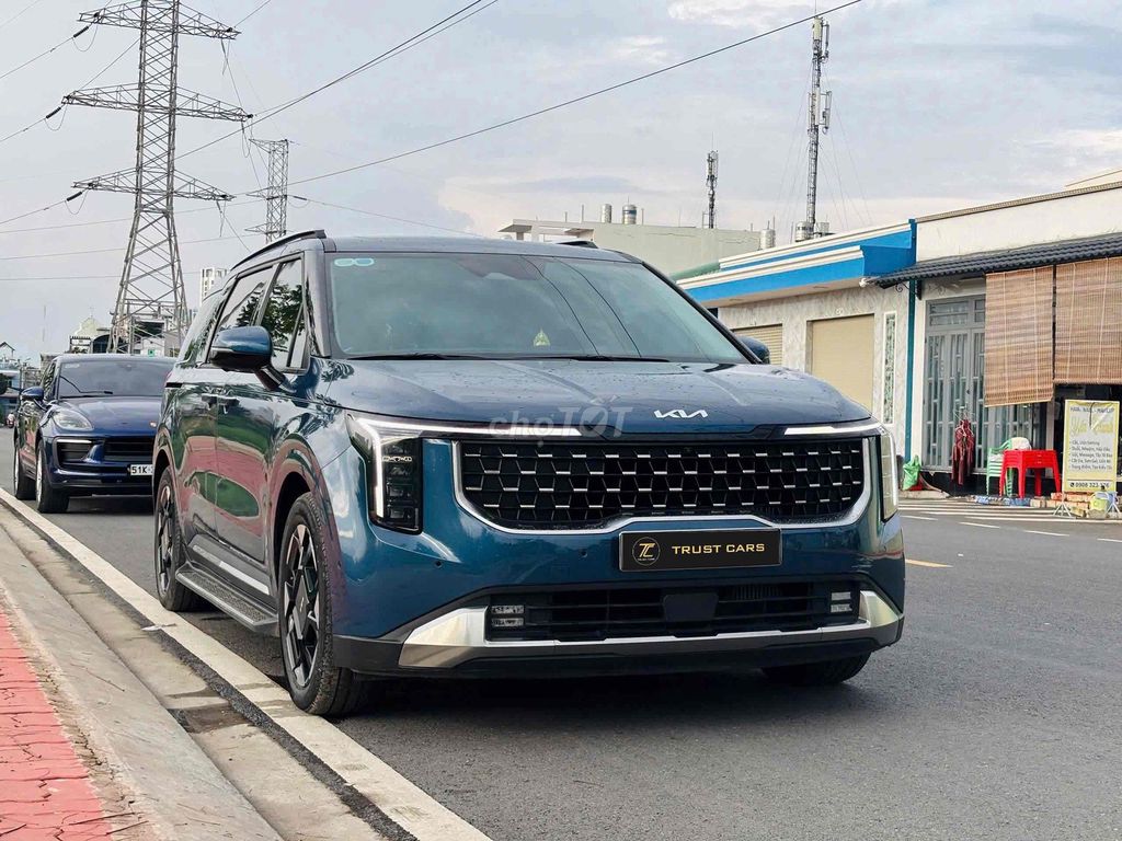 Kia Carnival 2024 Signature 2.2D - 26000 km. Mua bán Ô tô tại Quận 8 Tp Hồ Chí Minh được đăng bởi Cửa hàng ô tô cũ TRUST CARS hình 1