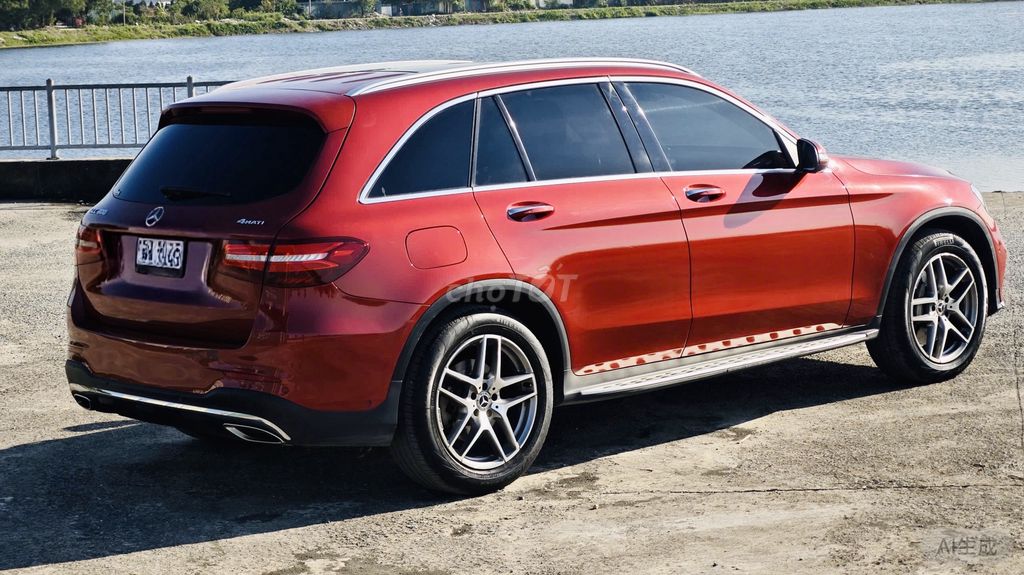 Mercedes GLC300 2018 model 2019 màu đỏ. Mua bán Ô tô tại Quận Thanh Xuân Hà Nội được đăng bởi Nguyễn Tuấn Hoàng hình 2