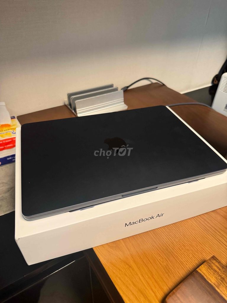 Apple MacBook Air M4 13 inch 16GB/256GB. Mua bán Laptop tại Quận 7 Tp Hồ Chí Minh được đăng bởi Tri Huynh hình 1