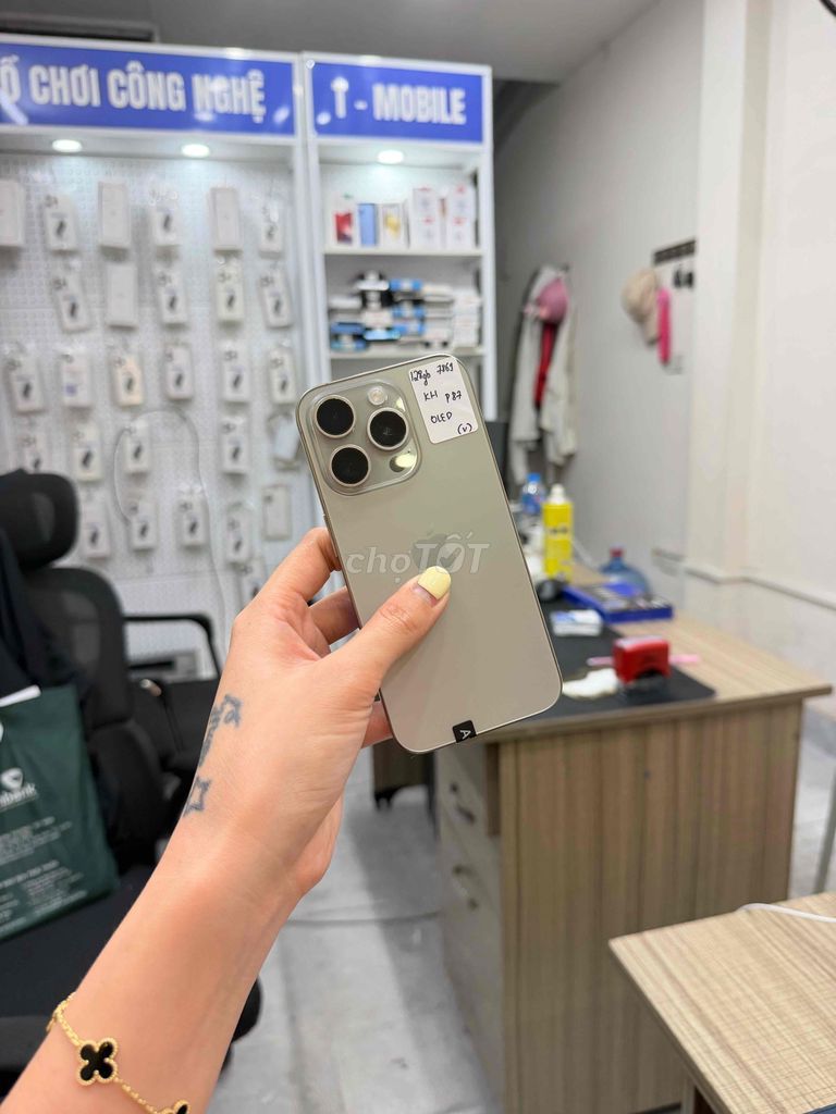 15pro 128gb Tự nhiên , màn oled. Mua bán Điện thoại tại Quận Thanh Xuân Hà Nội được đăng bởi T Mobile  hình 1