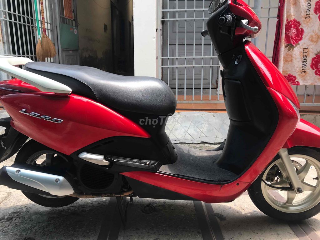 Honda Lead, красный, скутер