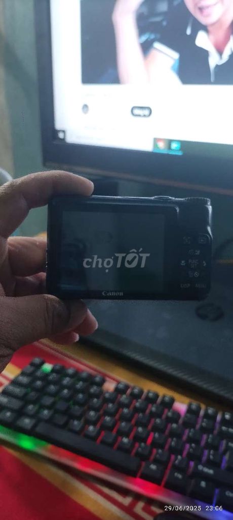 Lục tủ ra 3 máy ảnh như hình