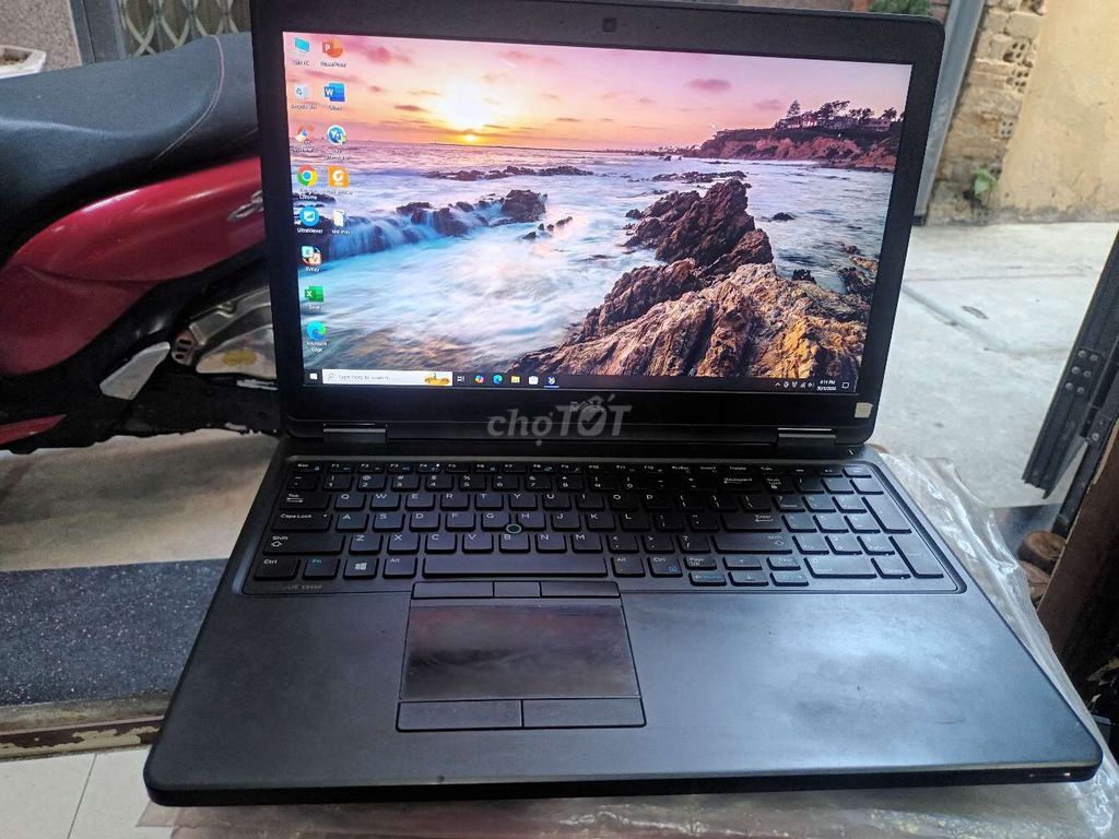 Dell Latitude E5550 i5-5300U ram8gb ssd240gb. Mua bán Laptop tại Quận Hải Châu Đà Nẵng được đăng bởi Anh Lý hình 1
