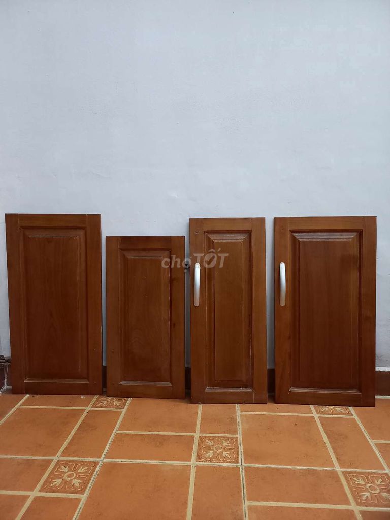 Cánh cửa tủ bếp gỗ xoan đào nâu. Mua bán Tủ, kệ gia đình tại Quận Ba Đình Hà Nội được đăng bởi Đinh Hạnh hình 1