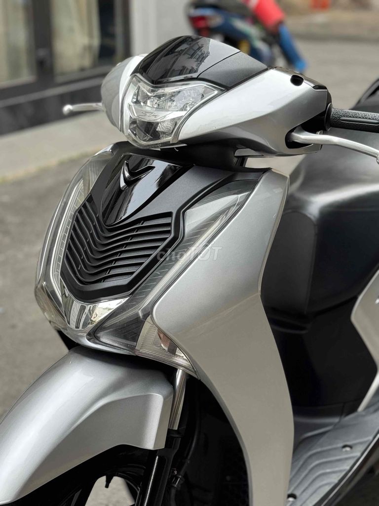 honda sh 125i màu bạc xe đẹp keng bstp 9 chủ. Mua bán Xe máy tại Quận Gò Vấp Tp Hồ Chí Minh được đăng bởi CHXM 86 chuyên bán xe trả góp hình 7