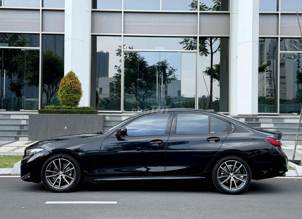 BMW 320i LCI 2023 Đen 13.000 km