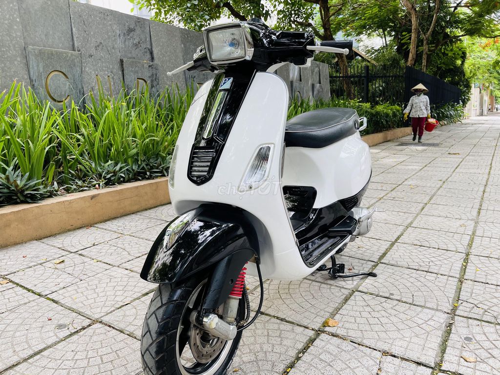 VESPA 125S TRẮNG ĐEN BIỂN 29 XE ĐẸP CHÍNH CHỦ. Mua bán Xe máy tại Quận Cầu Giấy Hà Nội được đăng bởi Lộc Phát hình 1