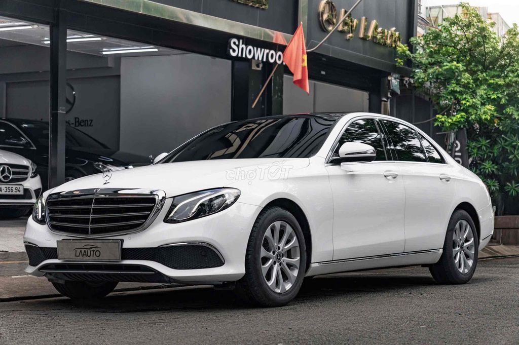 LONG ANH AUTO về Mercedes E200 model 2018. Mua bán Ô tô tại Quận 7 Tp Hồ Chí Minh được đăng bởi LongAnh AuTo  hình 2