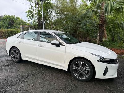 Kia K5 2022 Trắng 5 chỗ