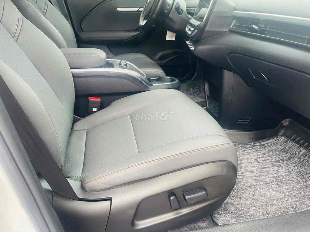 VinFast VF 6 Plus 2024 Trắng 5 vạn km. Mua bán Ô tô tại Quận Hoàng Mai Hà Nội được đăng bởi Dương Xuân Trường hình 12