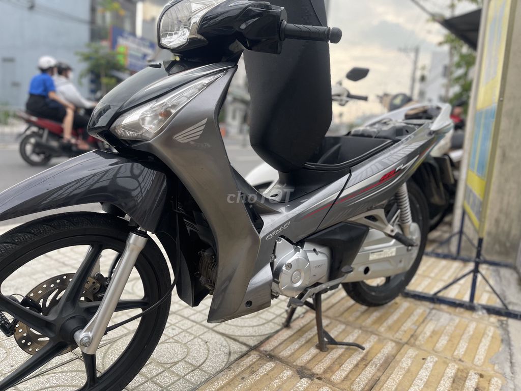 Honda Future 2013 Серый Автомат