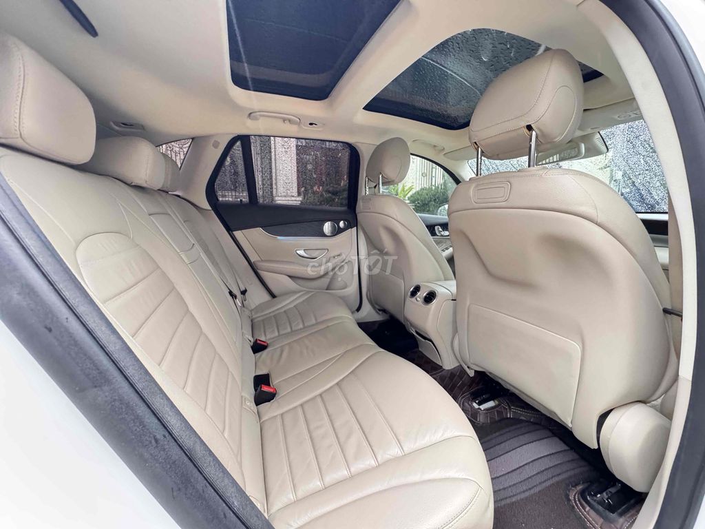 GLC300 4Matic Trắng Kem 8v7 Km (Bao Check). Mua bán Ô tô tại Quận Bình Tân Tp Hồ Chí Minh được đăng bởi Huỳnh Thiên Bảo hình 16