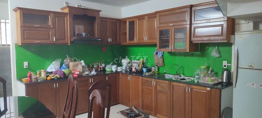 Tủ bếp gỗ dổi màu nâu. Mua bán Tủ, kệ gia đình tại Quận Cẩm Lệ Đà Nẵng được đăng bởi Thái phiên  hình 1