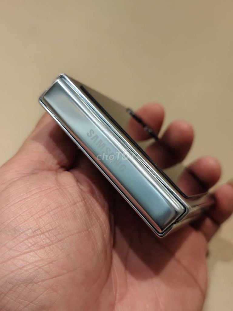 Samsung Galaxy Z Flip 5 256GB Bạc. Mua bán Điện thoại tại Quận Hoàng Mai Hà Nội được đăng bởi Nguyễn Ngọc Huy hình 1