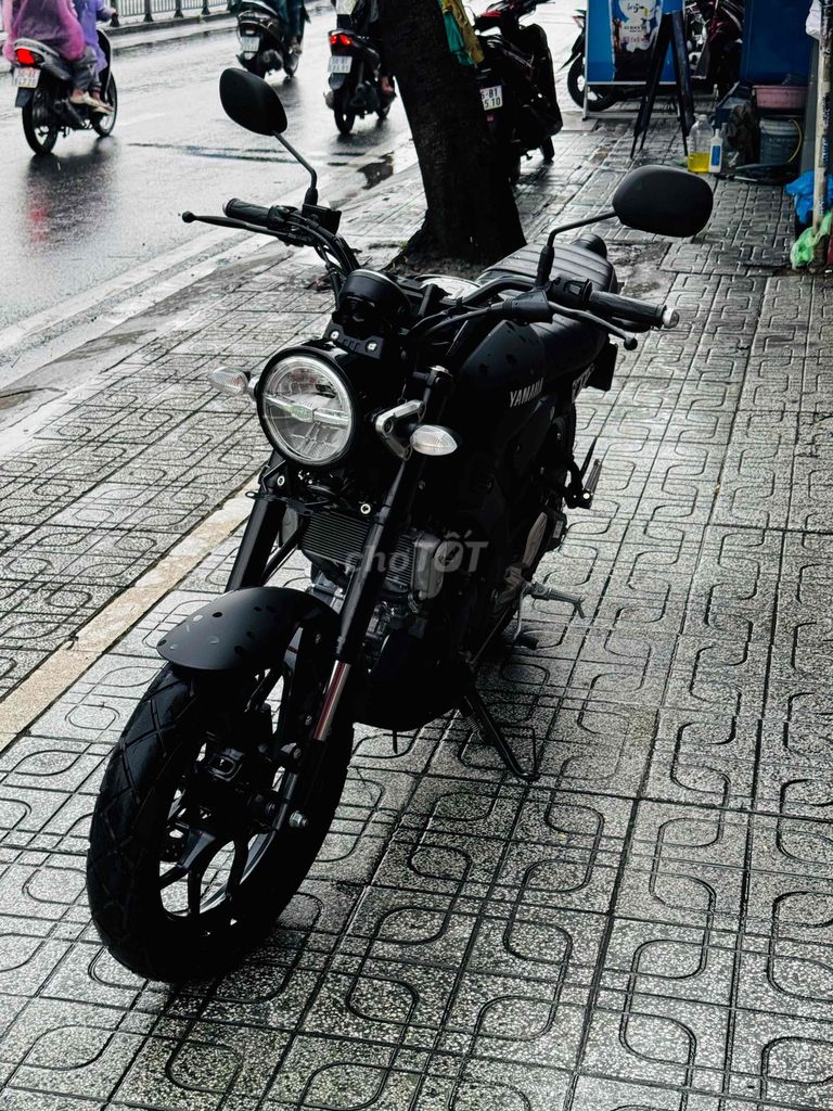 Yamaha XSR 155 конец 2023 Черный как новый 208 км