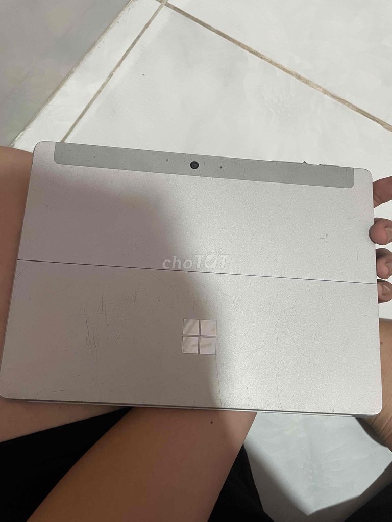 Microsoft Surface Go 8GB Bạc Windows 10. Mua bán Máy tính bảng tại Thành phố Dĩ An Bình Dương được đăng bởi Vũ An Lâm hình 1