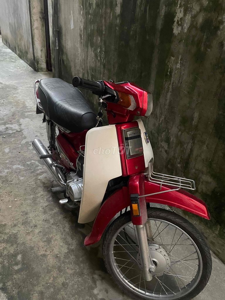 Honda Dream Thai Red