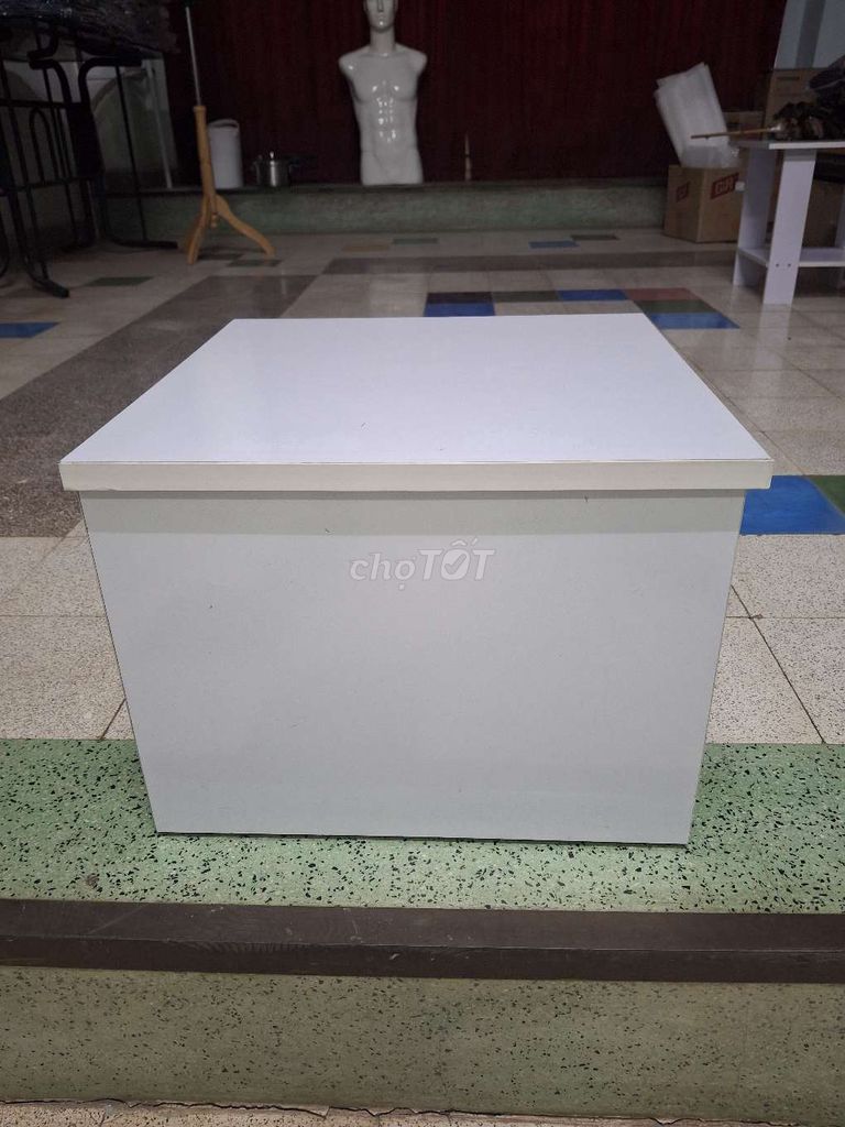 Bục trưng bày Gỗ MDF Trắng 40x40x30cm 95% mới. Mua bán Nội thất, đồ gia dụng khác tại Thành phố Long Khánh Đồng Nai được đăng bởi Novelty store hình 1
