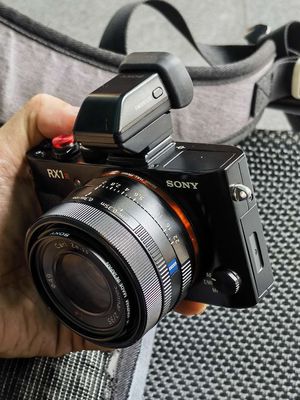 Sony RX1R đẹp keng kèm EVF, filter, thumb cực hiếm. Mua bán Máy ảnh, Máy quay tại Quận Bình Tân Tp Hồ Chí Minh được đăng bởi Louis Nguyen