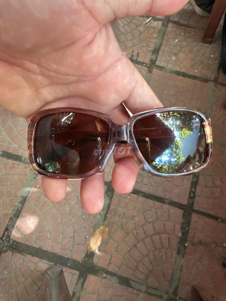 Kính râm Nâu Cổ điển Unisex. Mua bán Phụ kiện thời trang khác tại Quận Đống Đa Hà Nội được đăng bởi ba duy hình 1