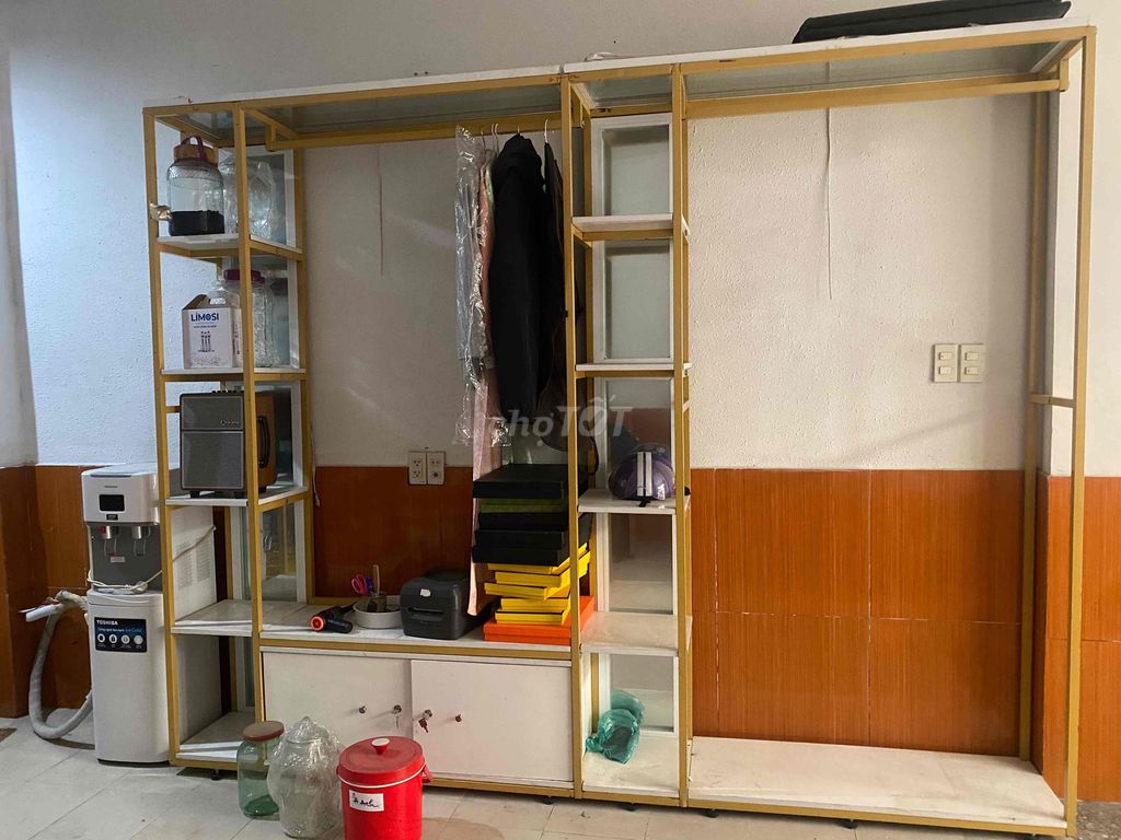 Kệ treo quần áo Kim loại, Gỗ. Mua bán Tủ, kệ gia đình tại Quận Tân Bình Tp Hồ Chí Minh được đăng bởi Phạm Thái Hoàng Anh hình 1