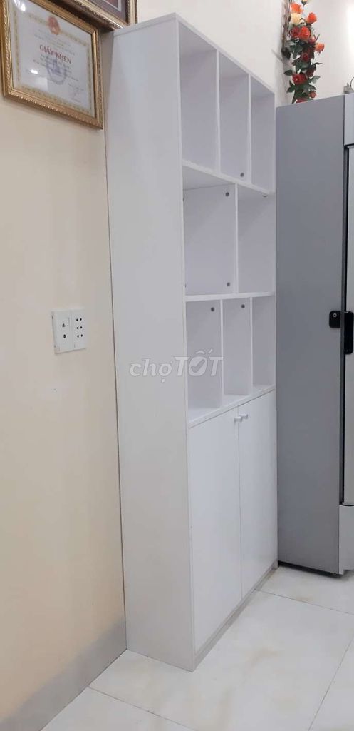 Kệ trưng bày gỗ trắng. Mua bán Tủ, kệ gia đình tại Huyện Nhà Bè Tp Hồ Chí Minh được đăng bởi Hồng Chương hình 1
