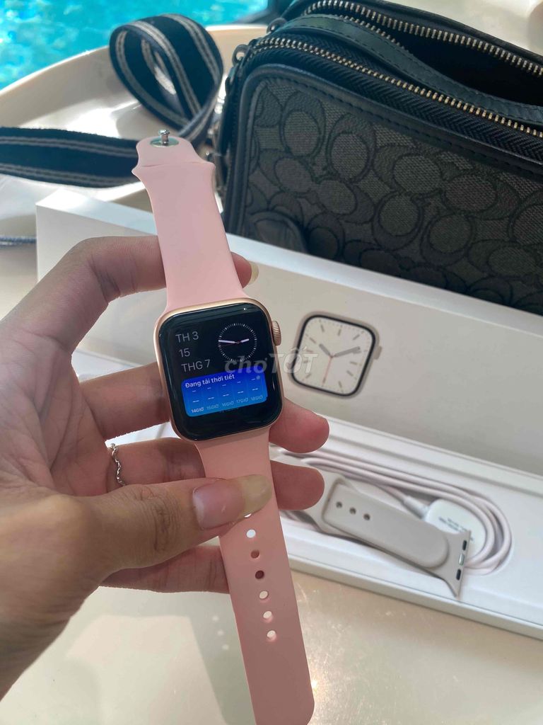 Apple Watch Series 4 40mm Hồng. Mua bán Thiết bị đeo thông minh tại Quận Hải Châu Đà Nẵng được đăng bởi apple watch chính hãng giá rẻ hình 1