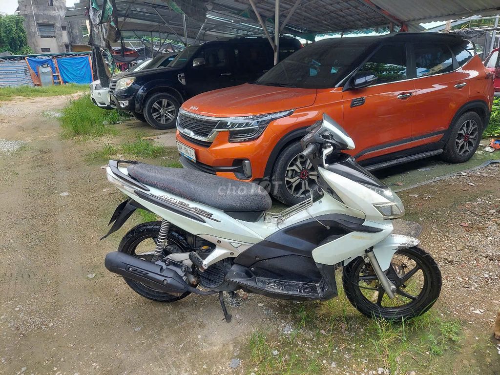 Bán xe Honda Airblade Thái mầu trắng chính chủ. Mua bán Xe máy tại Quận Hoàng Mai Hà Nội được đăng bởi hoàng lan hình 2
