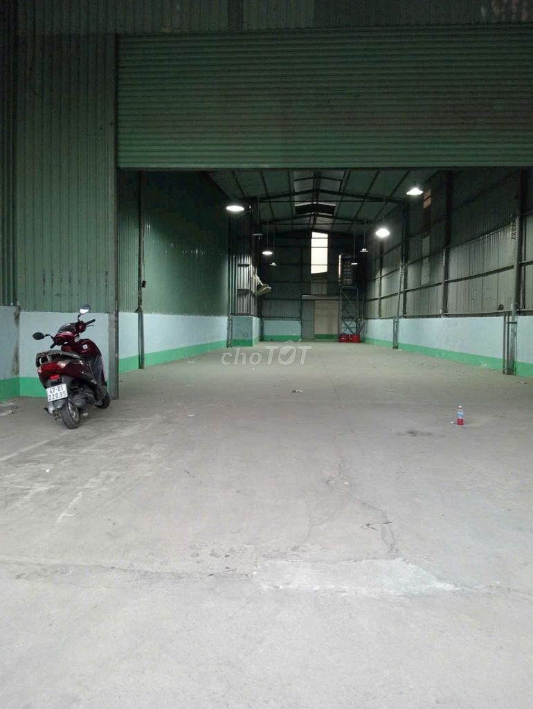 Cho thuê 400m2 xưởng Tân Phước Khánh có điện 3 pha đường container