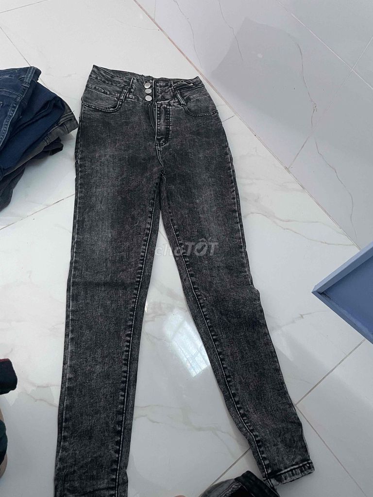 Quần jeans nữ đen size 26. Mua bán Quần áo tại Huyện Bến Lức Long An được đăng bởi Nguyễn Thị Ngọc Thảo hình 1