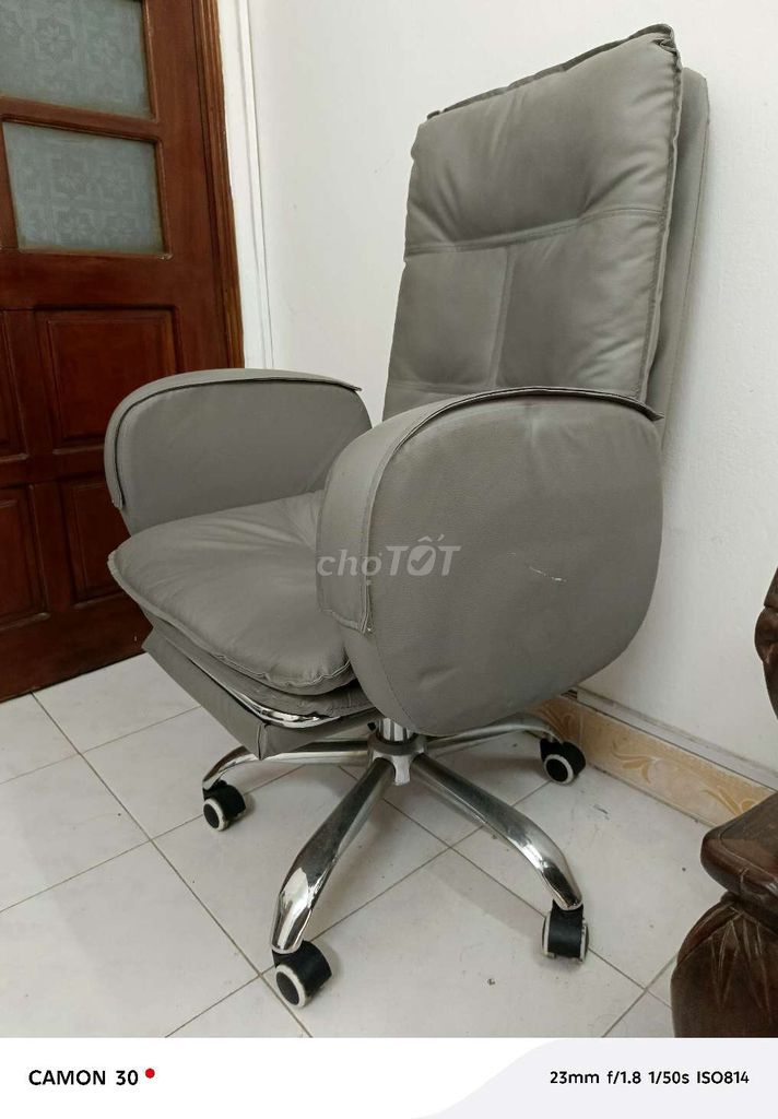 Ghế văn phòng Da Xám xoay bánh xe đã sử dụng. Mua bán Đồ dùng văn phòng tại Quận Thanh Xuân Hà Nội được đăng bởi Trần Khánh Linh hình 1