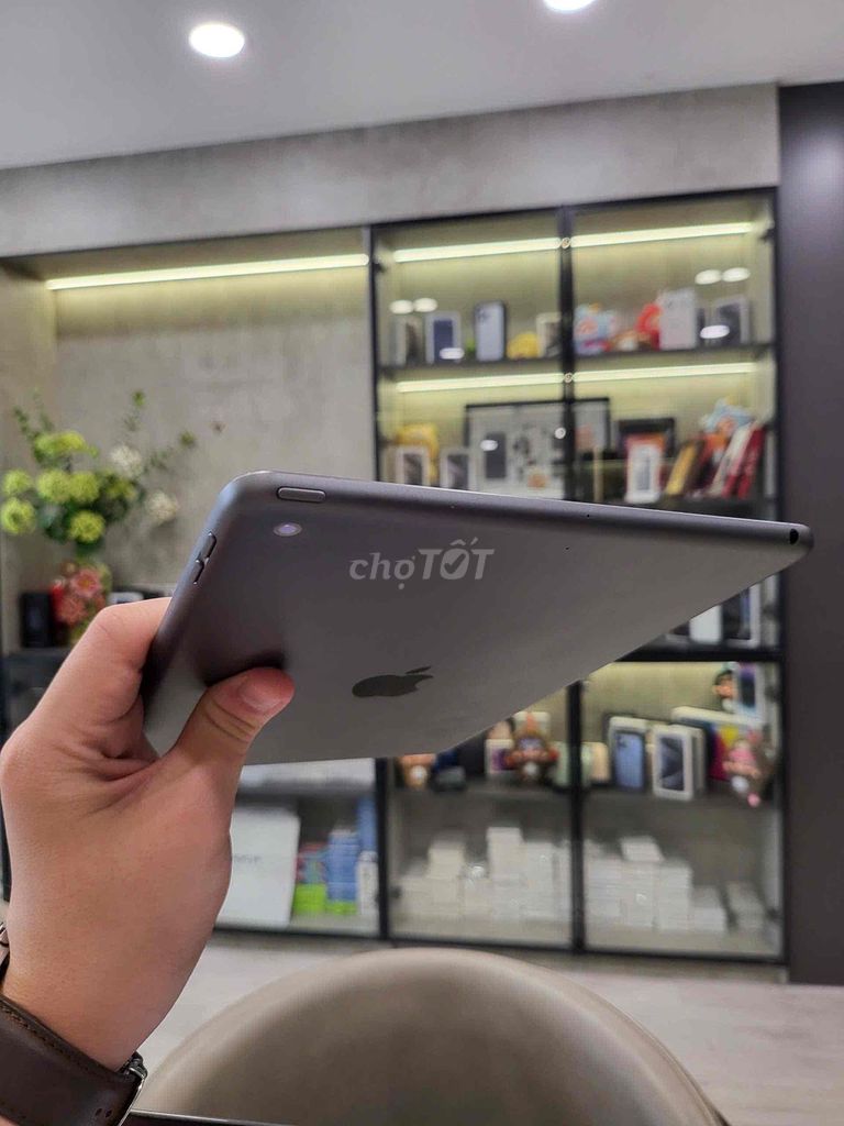 Apple iPad Gen 7 32GB Đen Chính Hãng Wifi Zin 100%. Mua bán Máy tính bảng tại Quận 8 Tp Hồ Chí Minh được đăng bởi CA REM BÁN TÁO hình 1