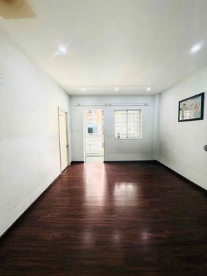 Bán gấp căn hộ chung cư Ngô Quyền, quận 5, thang bộ, 69m2 2PN-1WC SHR