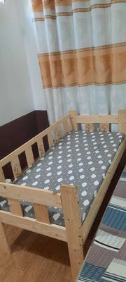 Giường cho bé ghép giường bố mẹ